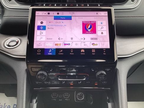 New 2025 Jeep Grand Cherokee Limited w/ Black Appearance Package image 42