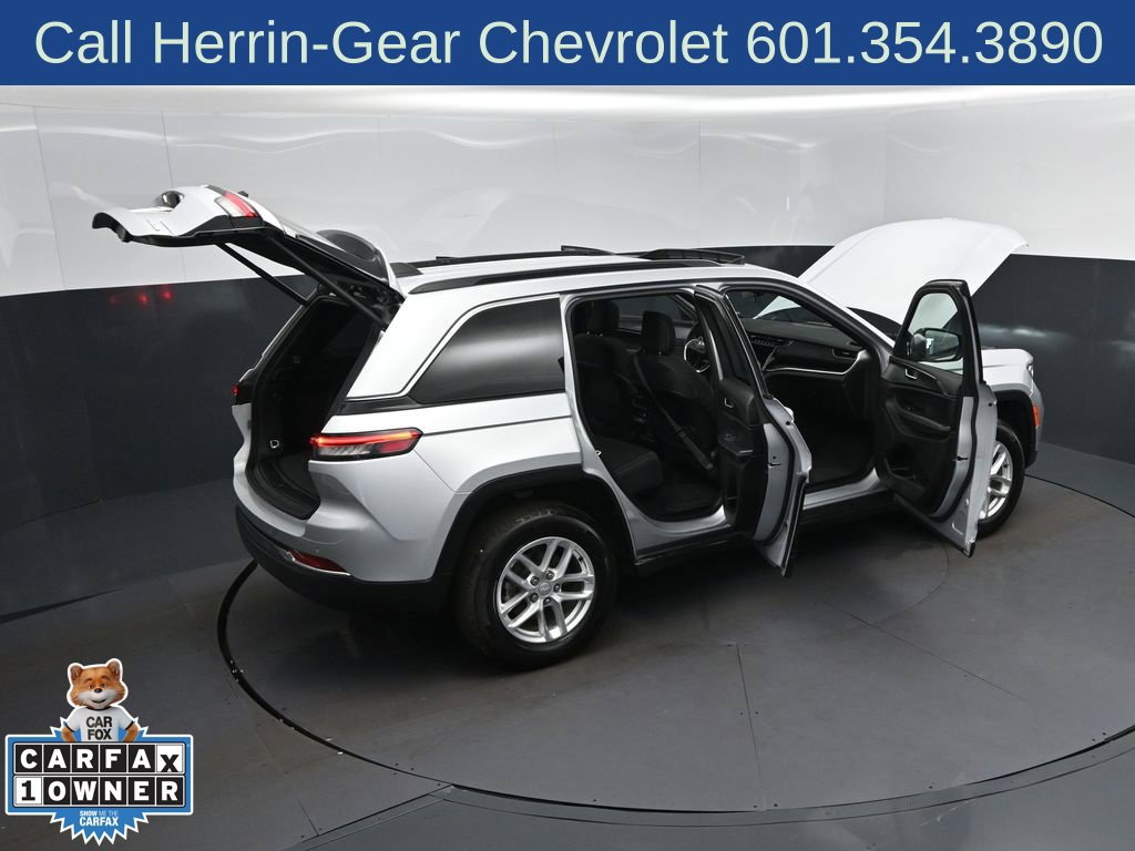 Used 2025 Jeep Grand Cherokee Laredo X w/ Luxury Tech Group I RWD image 49