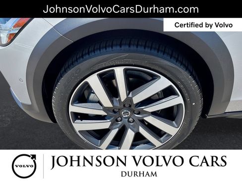 Certified 2025 Volvo V90 B6 Cross Country Plus AWD/4WD image 20