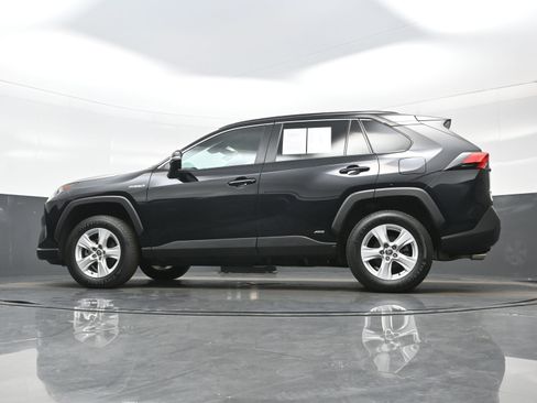 Used 2021 Toyota RAV4 XLE AWD/4WD image 29