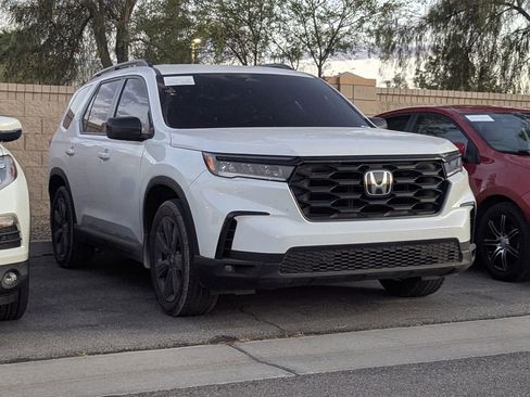 Used 2025 Honda Pilot Sport image 3