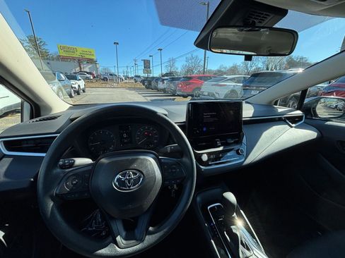 Used 2025 Toyota Corolla LE image 33