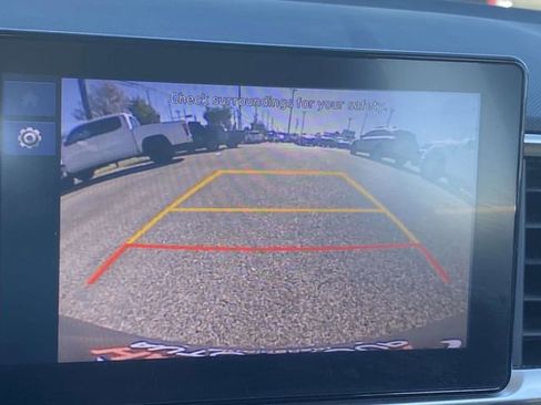 Used 2024 Hyundai Venue SEL image 16