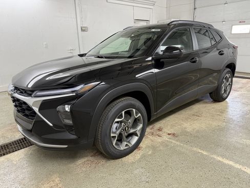 New 2025 Chevrolet Trax LT w/ Driver Confidence Package image 3