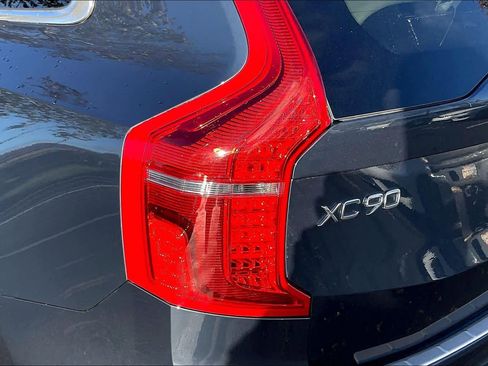 Used 2021 Volvo XC90 T5 Momentum w/ Protection Package Premier image 31