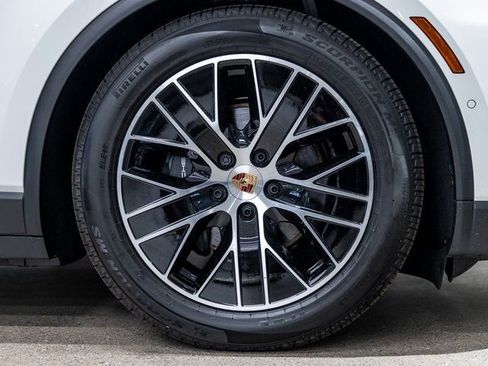 New 2025 Porsche Macan Electric image 19