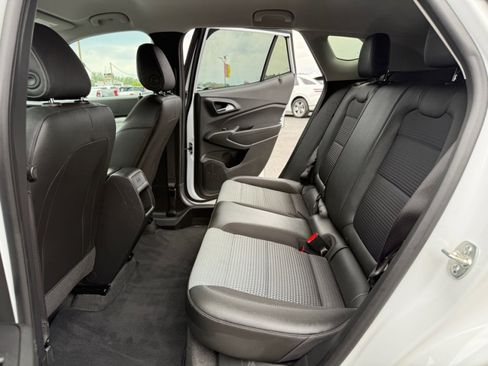Used 2025 Chevrolet Trax LT w/ LT Convenience Package FWD image 27