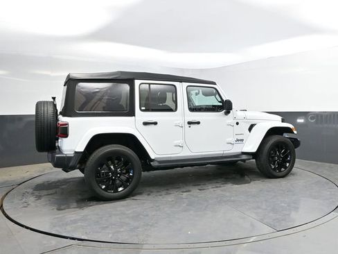 Used 2023 Jeep Wrangler Unlimited Sahara w/ Cold Weather Group AWD/4WD image 2