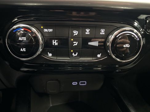 Certified 2025 Chevrolet Trax LT w/ LT Convenience Package image 29