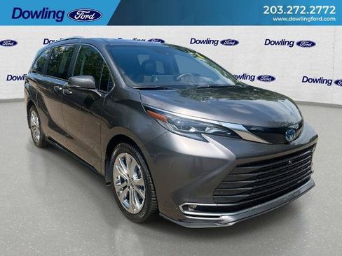 Used 2024 Toyota Sienna Platinum FWD image 1
