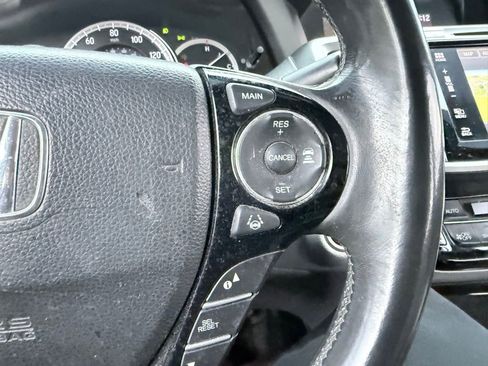 Used 2017 Honda Accord Touring image 15