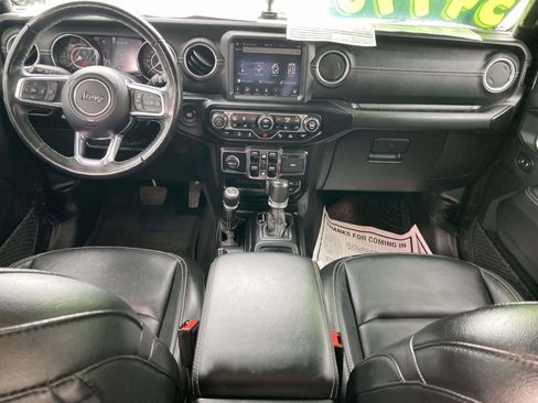 Used 2022 Jeep Wrangler Unlimited Sahara w/ Cold Weather Group AWD/4WD image 16