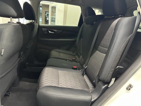 Used 2018 Nissan Rogue SV image 17