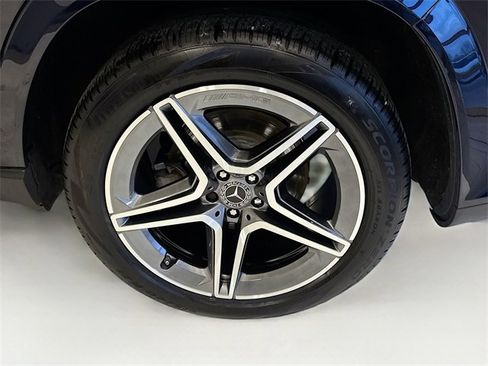 Used 2022 Mercedes-Benz GLS 450 4MATIC w/ AMG Line Exterior image 34