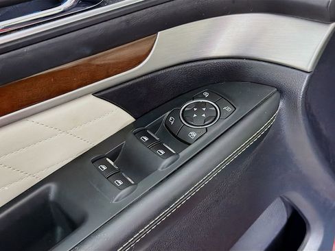 Used 2018 Ford Explorer Platinum image 22