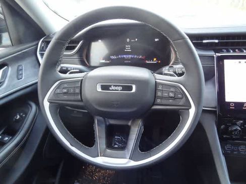 Used 2023 Jeep Grand Cherokee L Limited AWD/4WD image 18
