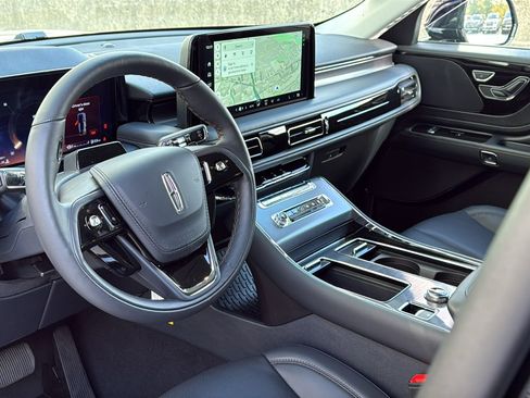 New 2026 Lincoln Aviator AWD image 17