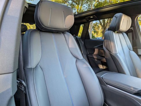 Used 2024 Cadillac Lyriq Sport image 39