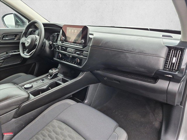 Used 2025 Nissan Pathfinder S AWD/4WD image 20