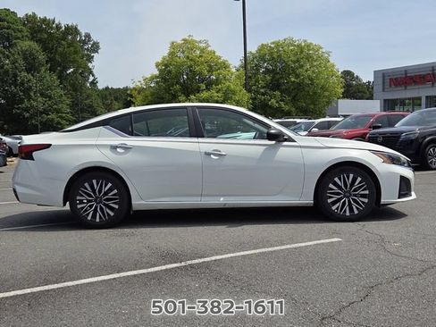Used 2025 Nissan Altima 2.5 SV FWD image 6