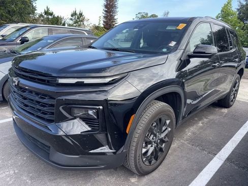 Used 2024 Chevrolet Traverse LT w/ Midnight/Sport Edition FWD image 1