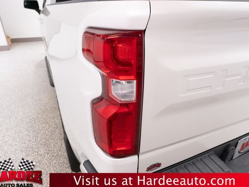 Used 2023 Chevrolet Silverado 1500 RST w/ Convenience Package II AWD/4WD image 9