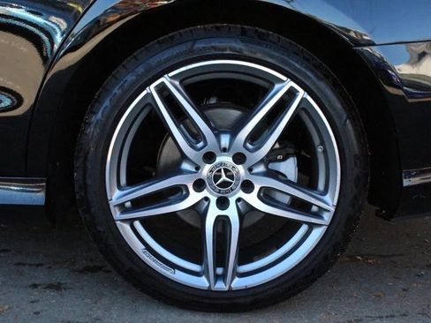 Used 2017 Mercedes-Benz E 300 4MATIC image 24