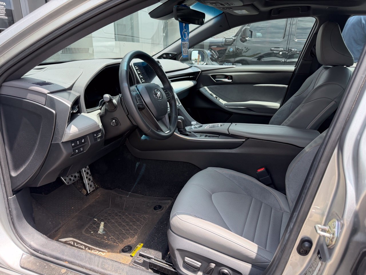 Used 2019 Toyota Avalon Touring w/ Advanced Safety Package FWD image 6