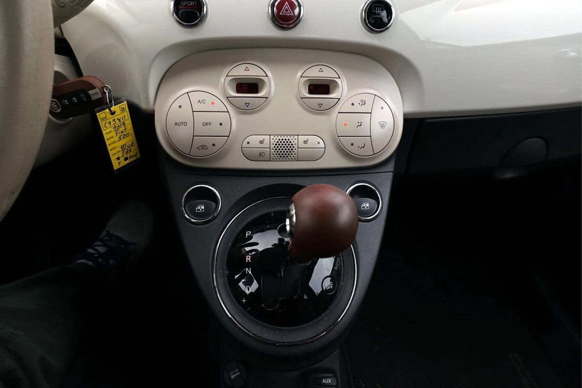Used 2019 FIAT 500 Lounge FWD image 25
