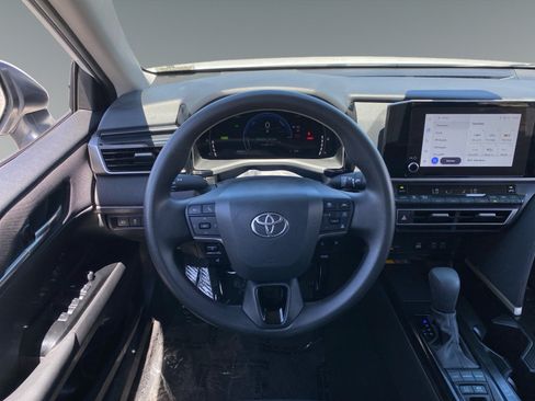 Used 2025 Toyota Camry LE FWD image 12