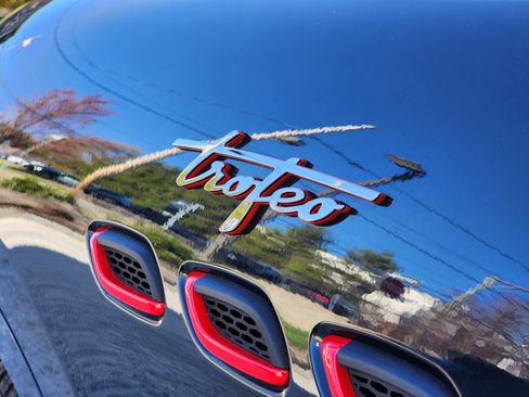 Used 2022 Maserati Levante Trofeo image 8