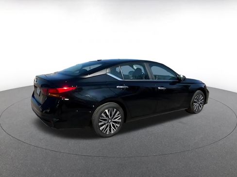 Used 2025 Nissan Altima 2.5 SV image 15