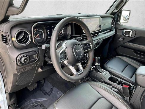 Used 2024 Jeep Wrangler Unlimited Sahara w/ Technology Group AWD/4WD image 14