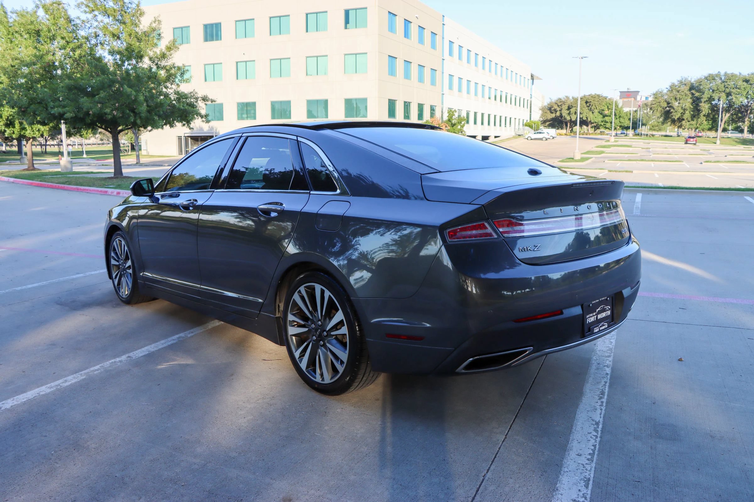 Used 2017 Lincoln MKZ Reserve FWD image 5