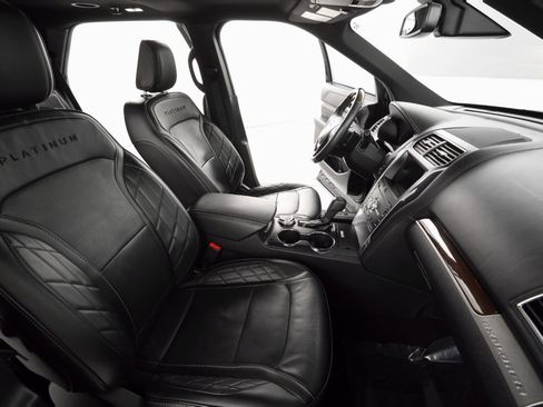 Used 2019 Ford Explorer Platinum image 17