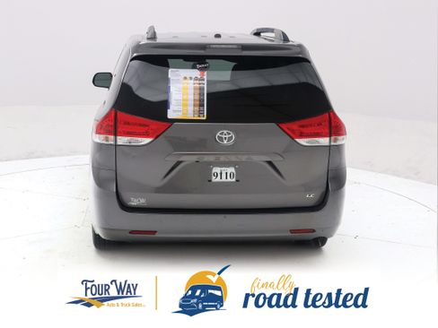 Used 2014 Toyota Sienna LE FWD image 5
