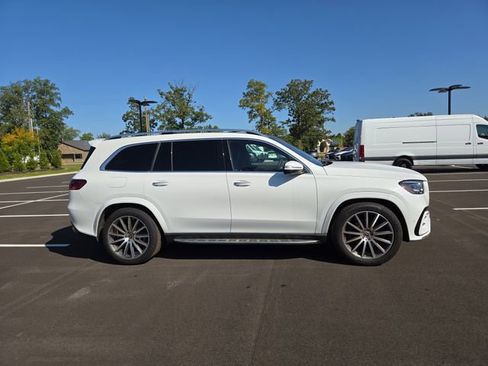 New 2025 Mercedes-Benz GLS 580 4MATIC image 2