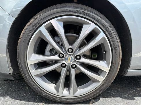 Used 2025 Chevrolet Malibu LT FWD image 9