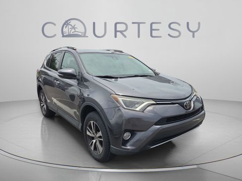 Used 2017 Toyota RAV4 XLE FWD image 3