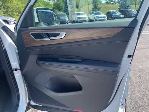 Certified 2025 Volkswagen Atlas SE w/ Panoramic Sunroof Package AWD/4WD image 12