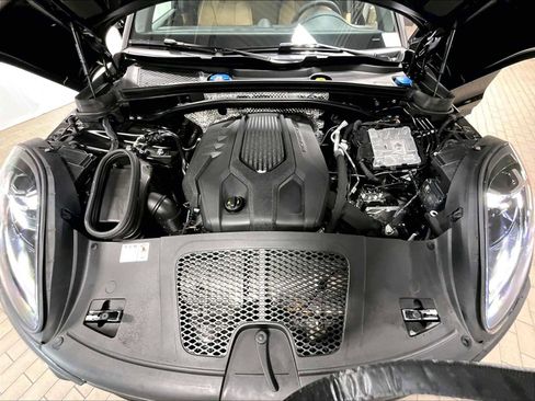 Used 2024 Porsche Macan image 37