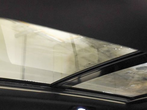 Used 2022 Chevrolet Equinox RS w/ RS Leather Package image 2