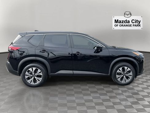 Used 2023 Nissan Rogue SV image 4