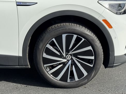 Certified 2025 Volkswagen ID.4 Pro image 16