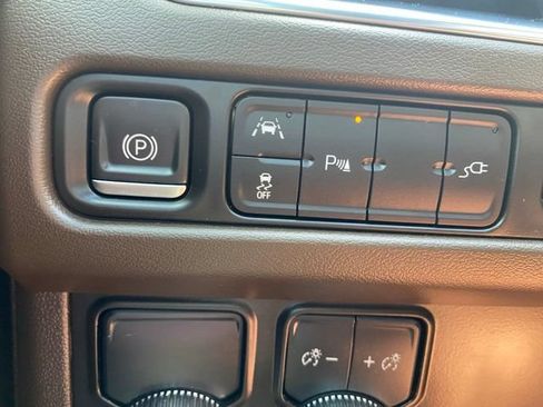 Used 2021 GMC Yukon SLT w/ SLT Premium Package RWD image 21