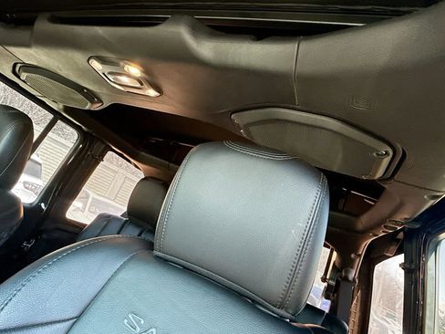 Used 2022 Jeep Wrangler Unlimited Sahara image 20