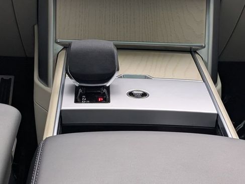 Used 2024 Land Rover Range Rover Autobiography image 18