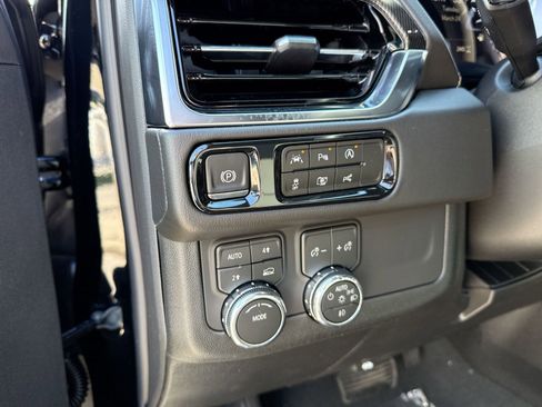 New 2026 GMC Yukon XL Elevation image 17