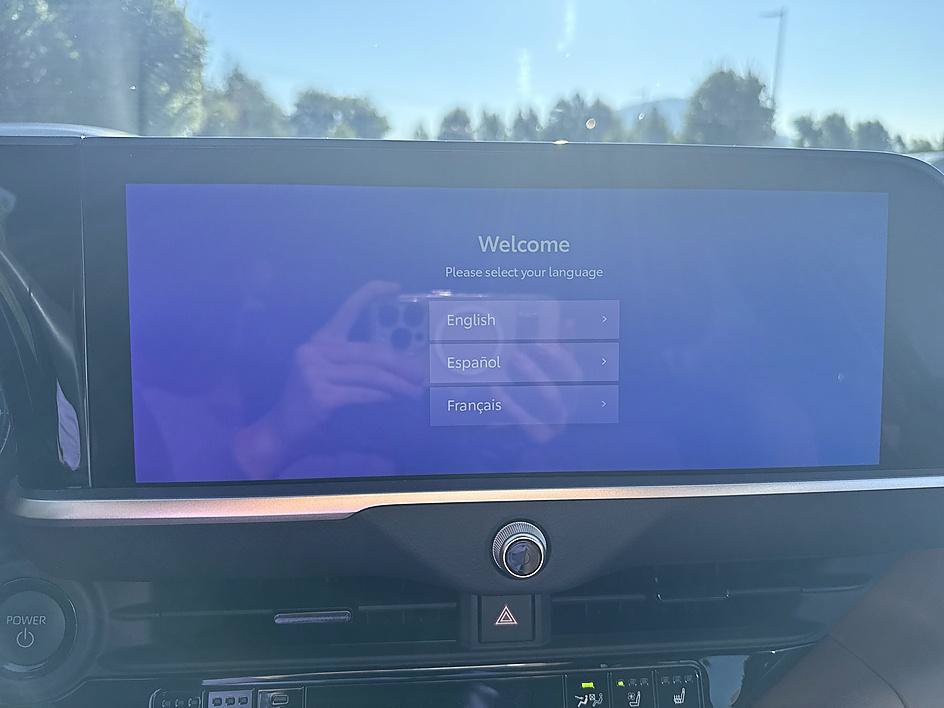 Certified 2025 Toyota Crown Signia w/ Advanced Technology Package AWD/4WD image 17