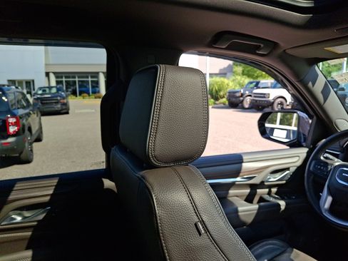 Used 2024 GMC Yukon Denali w/ Max Trailering Package AWD/4WD image 12